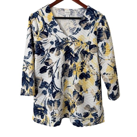 Chico's Tops - Chico's Textured Floral 3/4 Sleeve V-Neck Blouse Size 1/ Medium